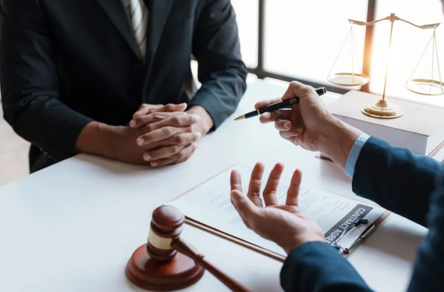 Abogados negociando una deuda con los acreedores — Bufete Salas